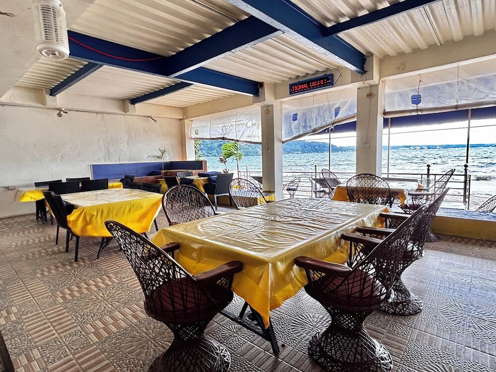 Фото Mango's Beachfront Resort