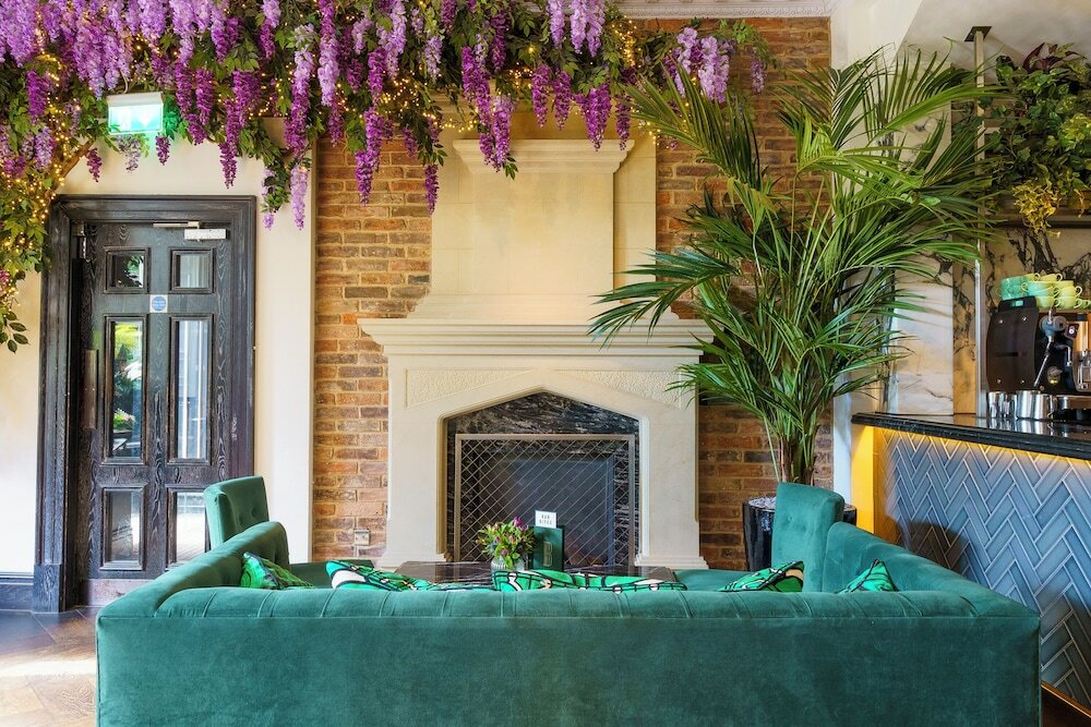 Фото Black Ivy Hotel