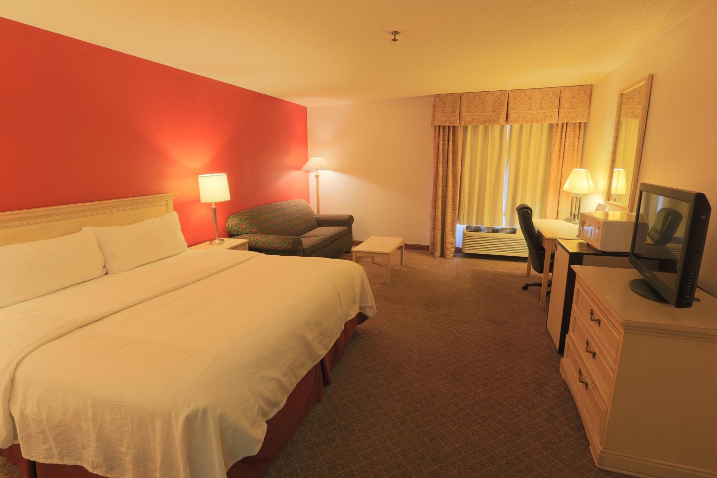 Фото Days Inn by Wyndham Calumet Park