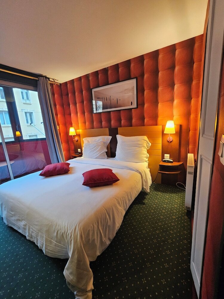 Фото отеля 2