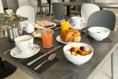 Гостиница Brit Hotel Confort Nevers Centre Gare в Невере