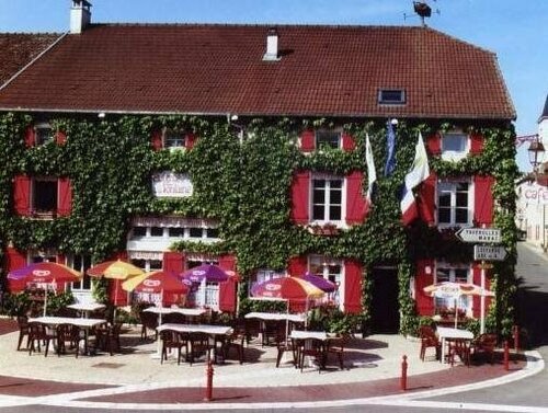Гостиница L'Auberge de la Fontaine в Лангре