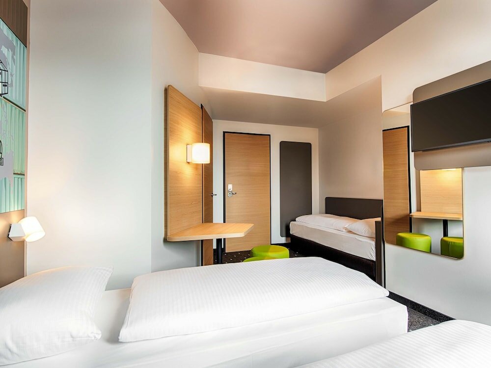 Фото B&b Hotel Stuttgart-Neckarhafen