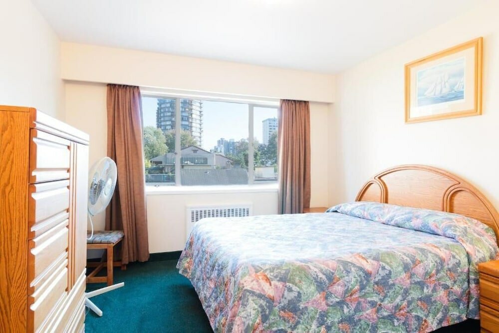 Фото English Bay Hotel