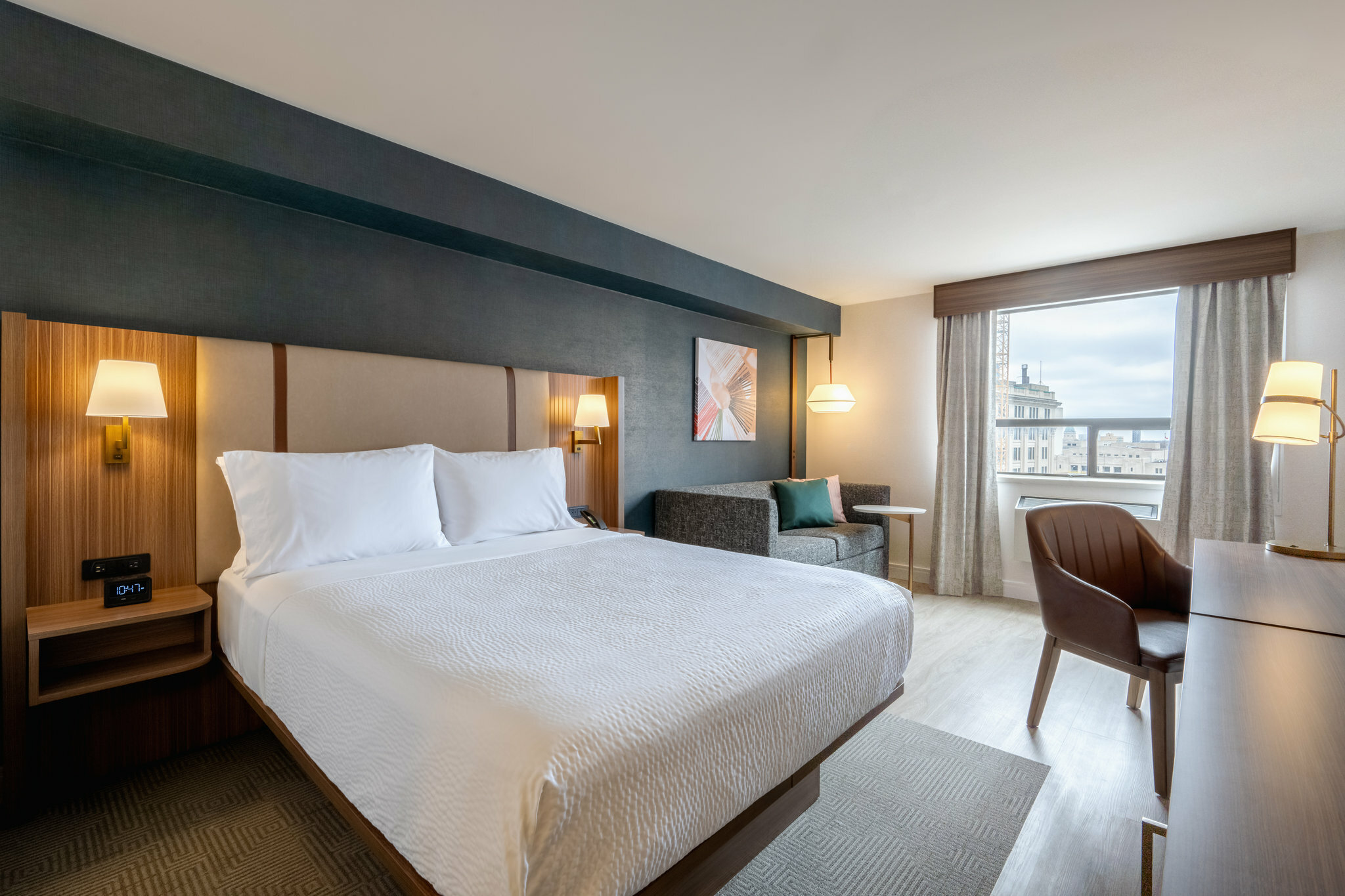 Фото Holiday Inn and Suites Winnipeg Downtown