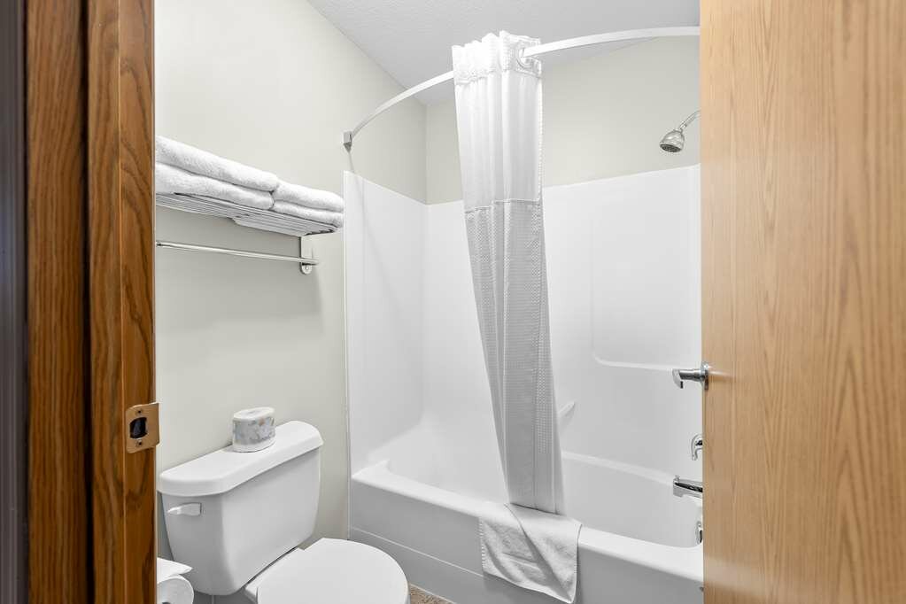 Фото Surestay Plus by Best Western Hardisty