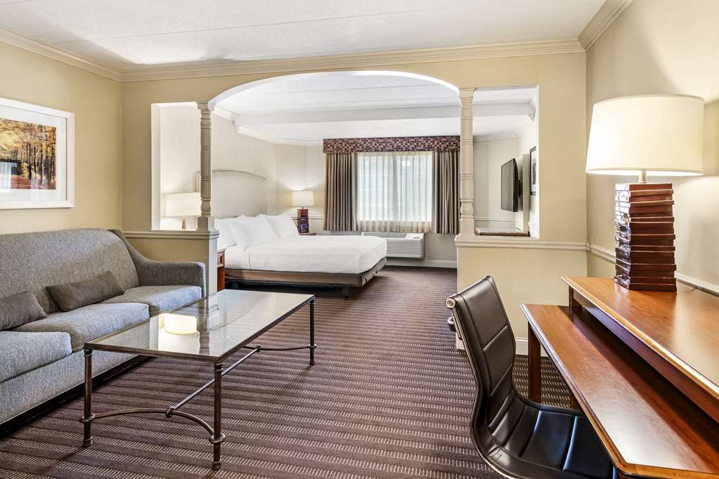 Фото Best Western Springfield Hotel
