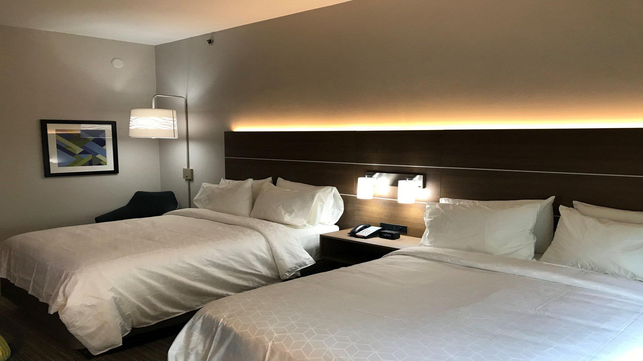 Фото Holiday Inn Express And Suites Arlington North - Stadium Area, an Ihg Hotel