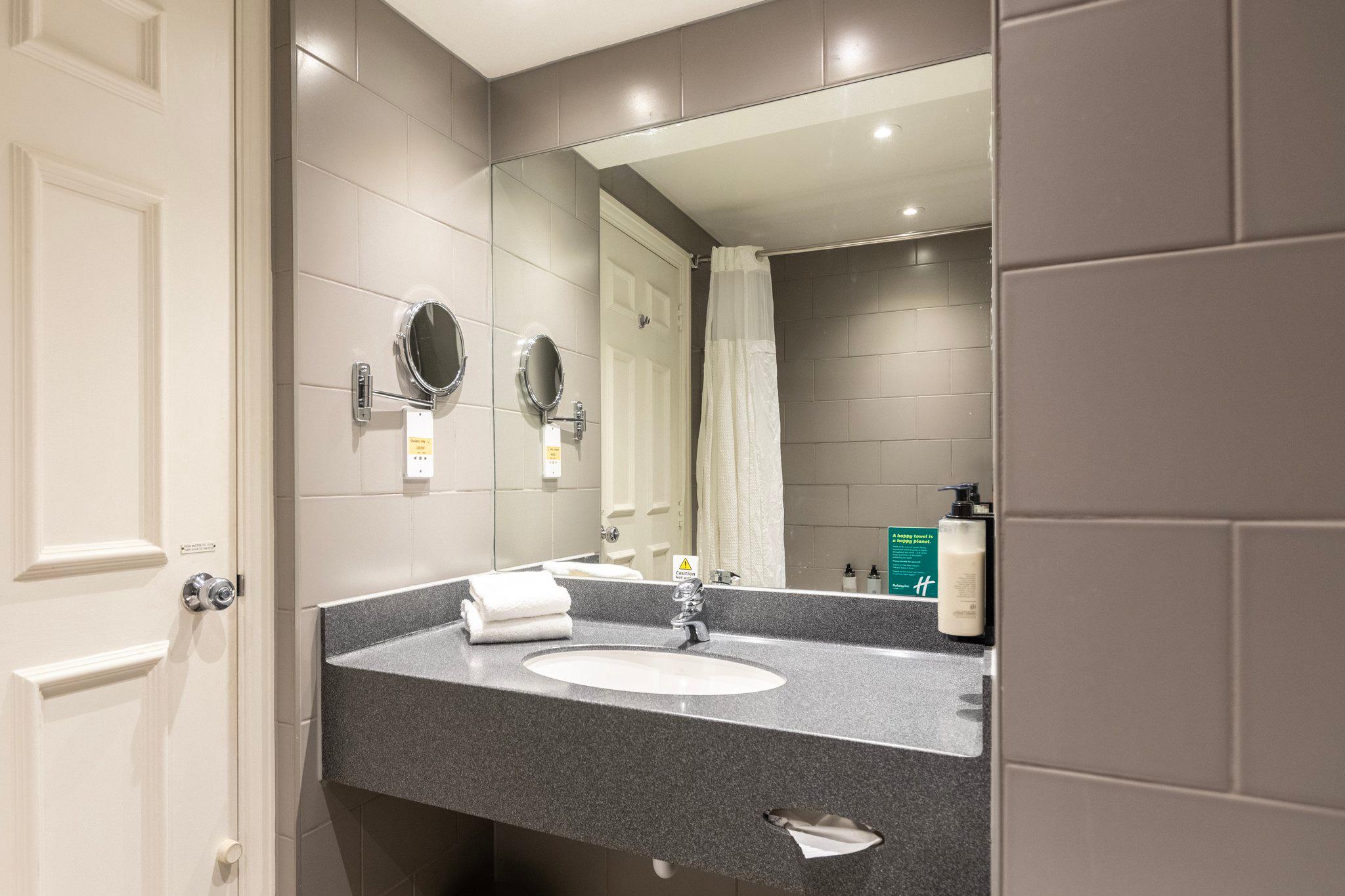 Фото Holiday Inn London - Sutton, an Ihg Hotel