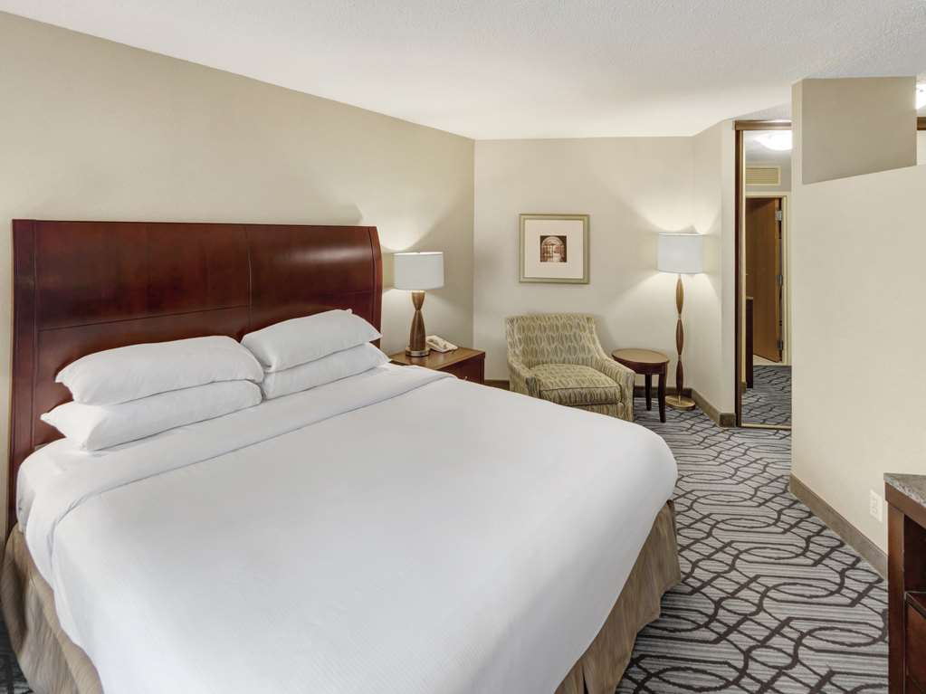 Фото DoubleTree by Hilton Hotel St. Paul Downtown