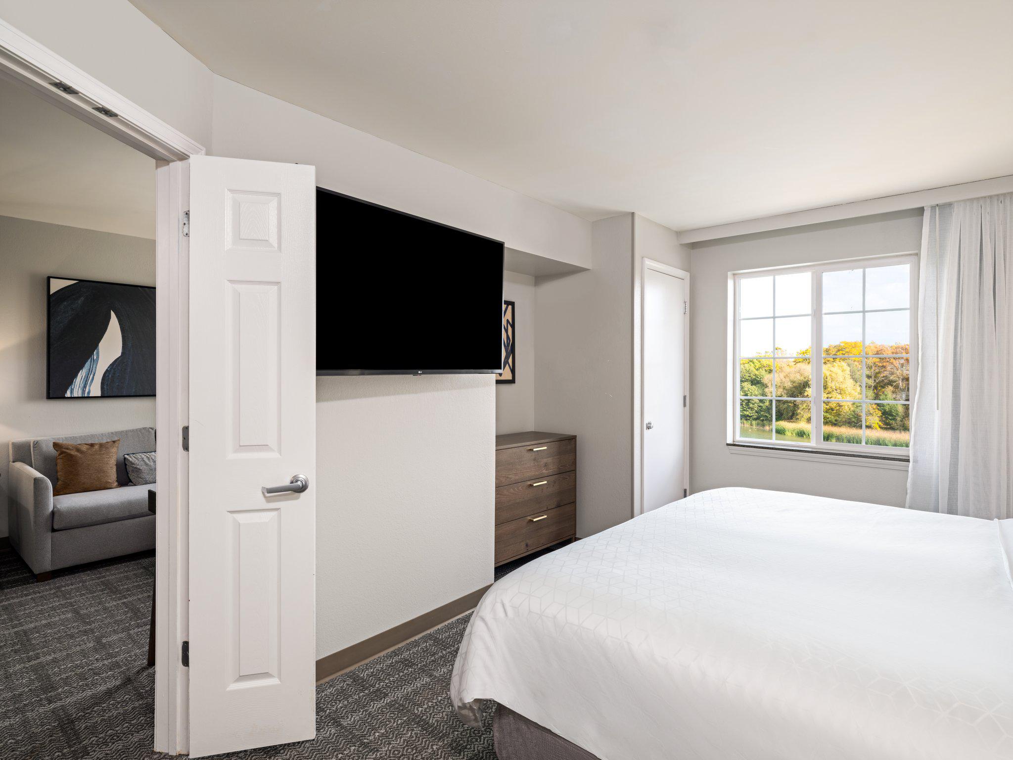 Фото Staybridge Suites Rochester University, an Ihg Hotel