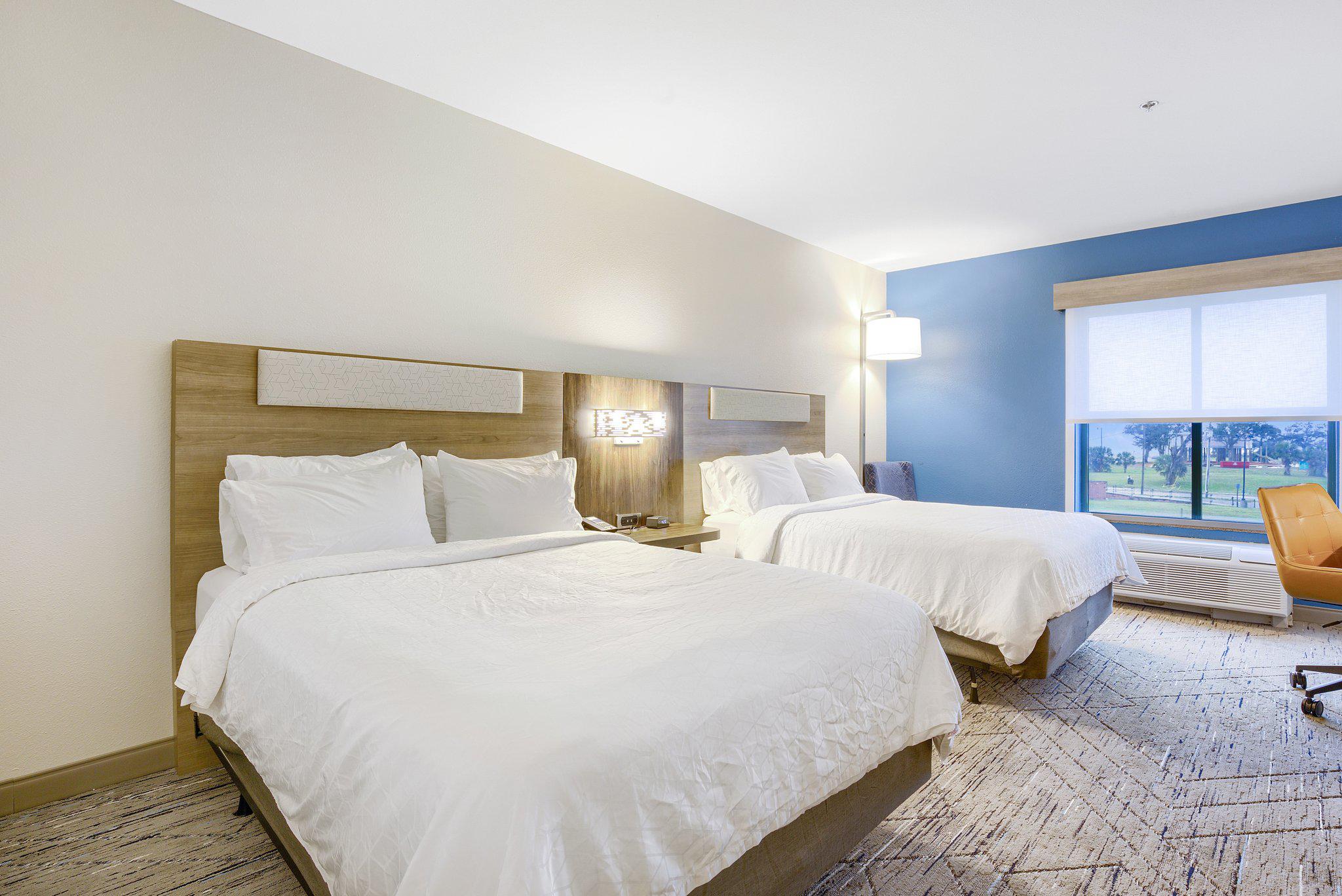 Фото Holiday Inn Express Gulfport Beach, an Ihg Hotel