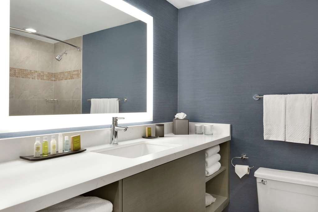 Фото DoubleTree Suites by Hilton Hotel Boston - Cambridge