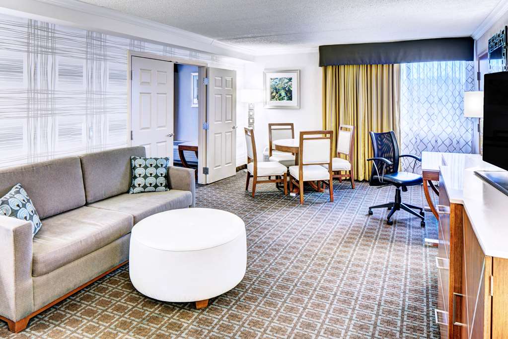 Фото DoubleTree by Hilton Madison Downtown