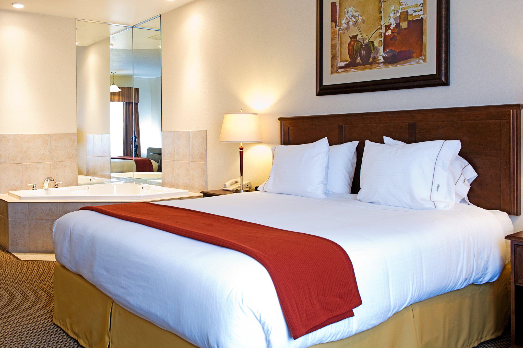 Фото Holiday Inn Express & Suites Drayton Valley