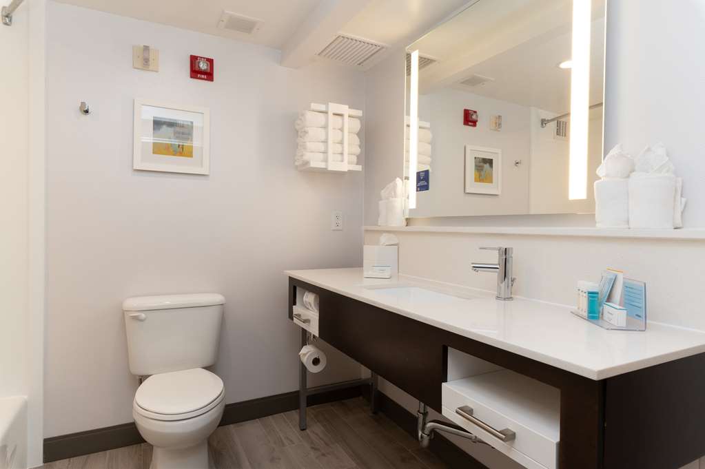 Фото Hampton Inn & Suites Arlington Crystal City Dca