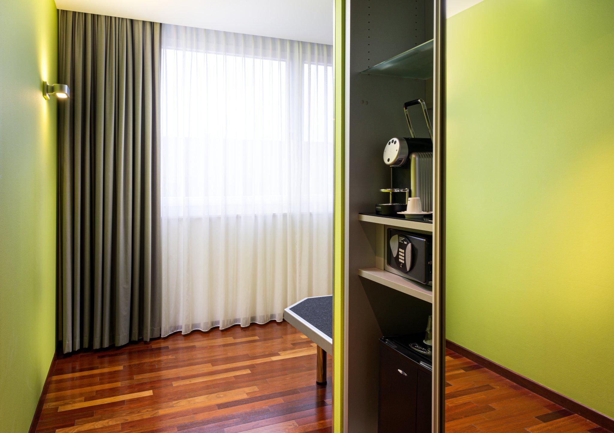 Фото Holiday Inn Zurich - Messe by Ihg