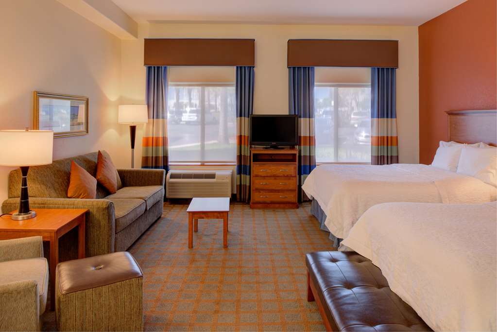 Фото Hampton Inn & Suites Ontario