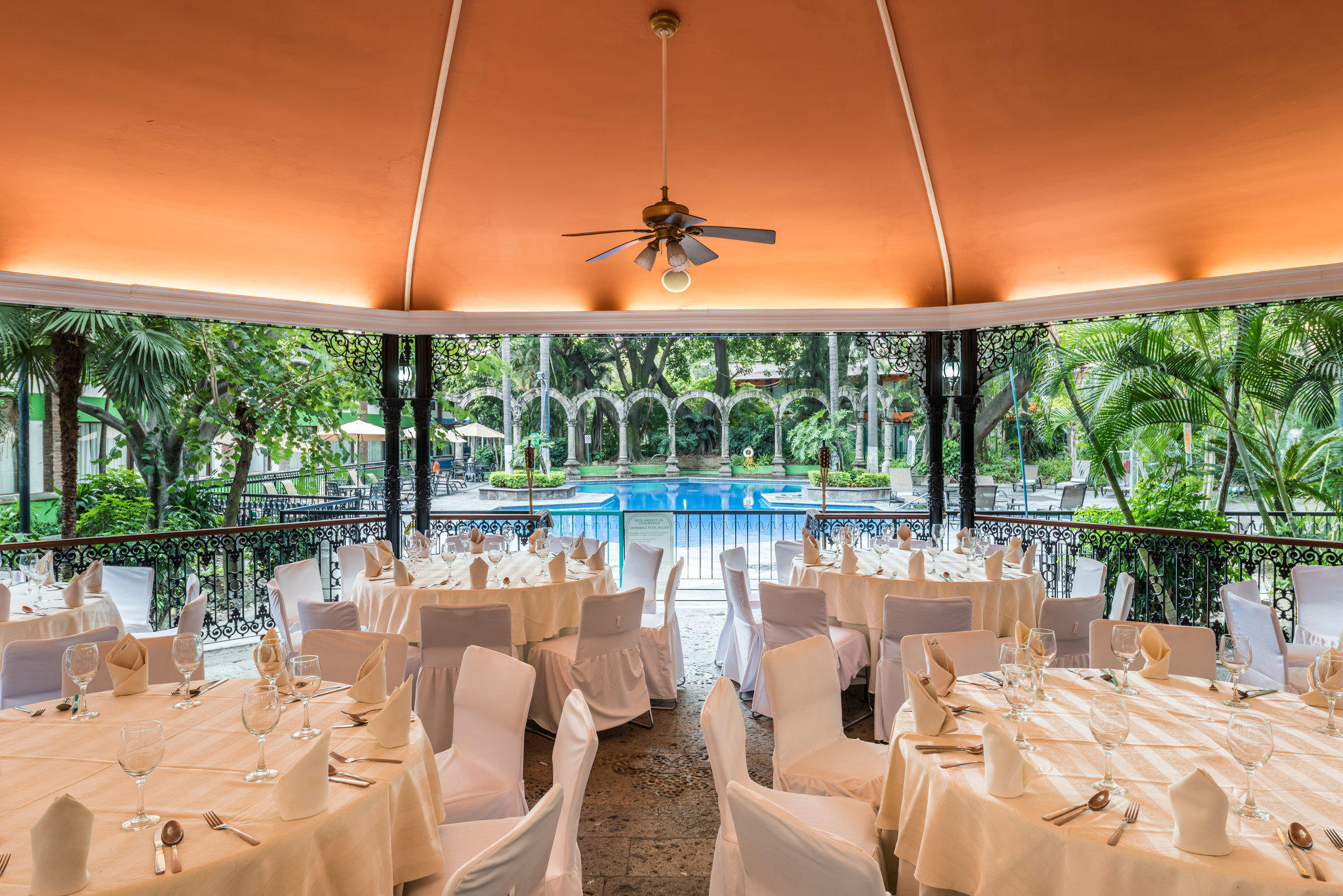 Фото Holiday Inn Guadalajara Expo