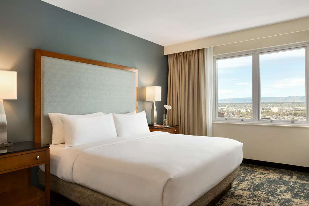 Фото Embassy Suites Denver-Downtown/Convention Center