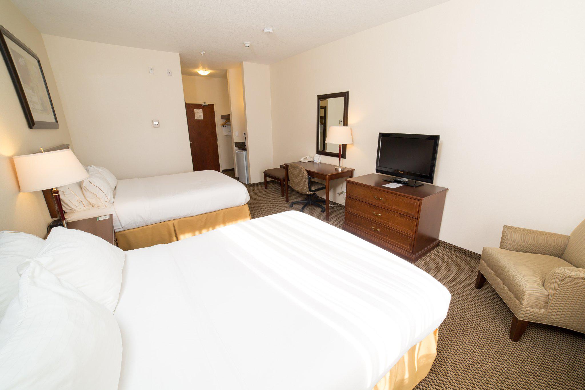 Фото Holiday Inn Express & Suites Drayton Valley