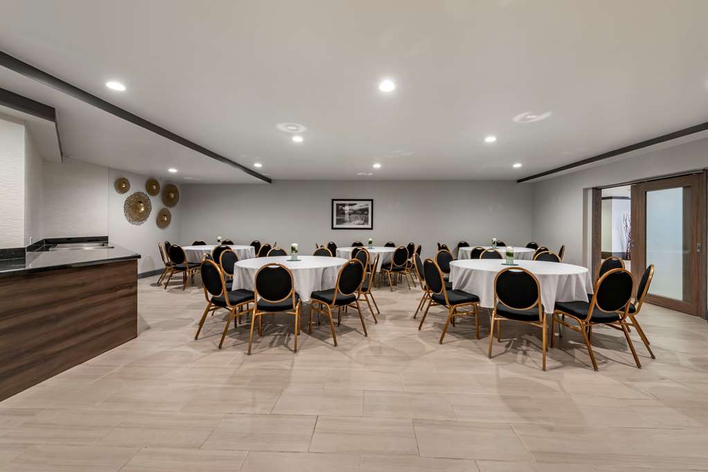 Фото Best Western Premier Denver East