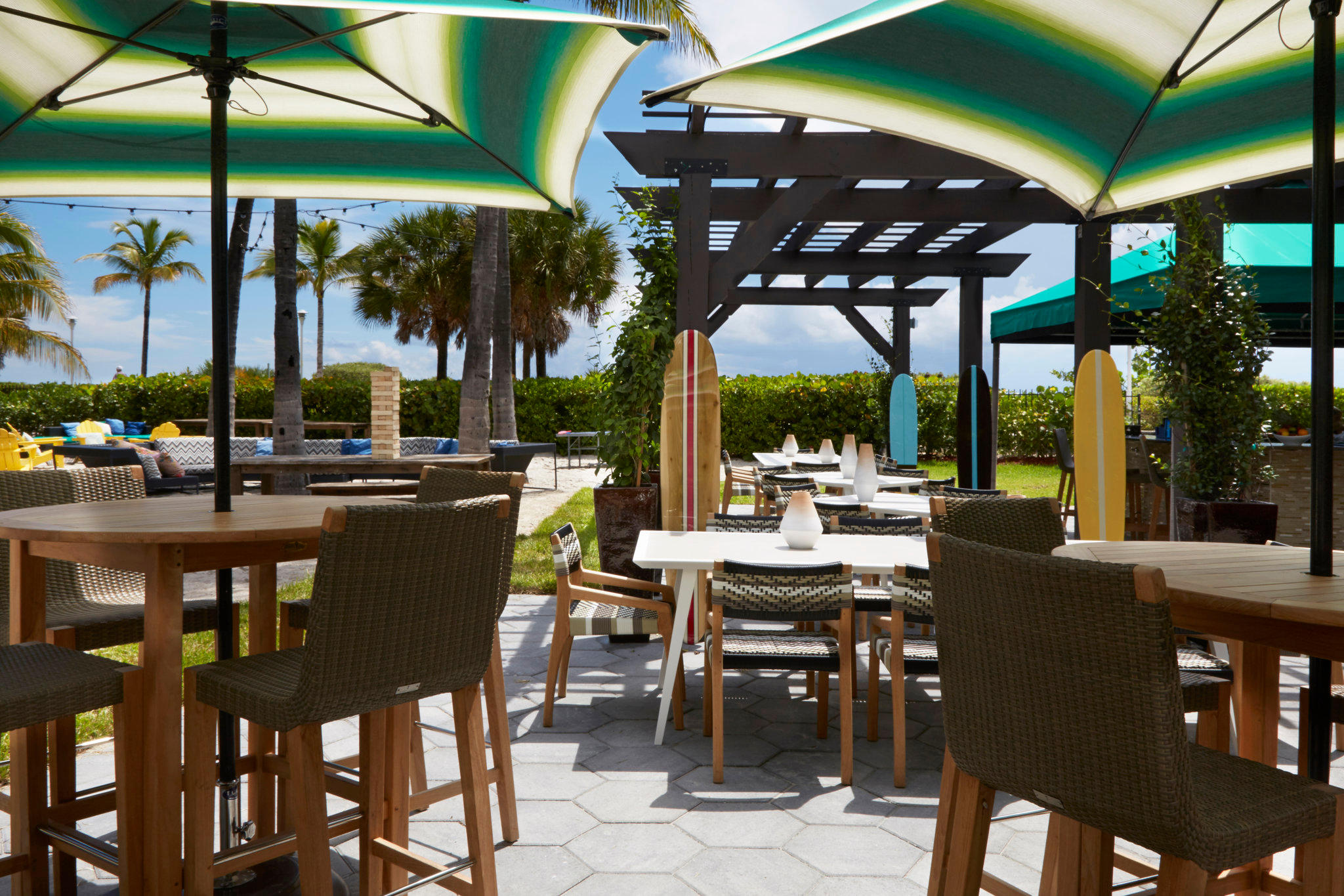 Фото Kimpton Surfcomber Hotel, an Ihg Hotel