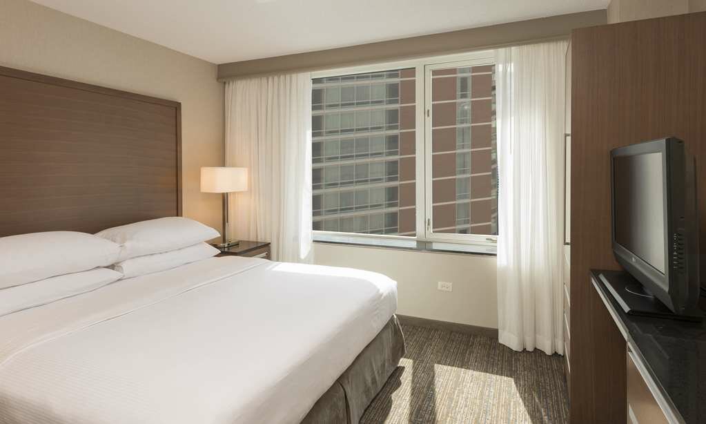 Фото Embassy Suites by Hilton Chicago Downtown Magnificent Mile