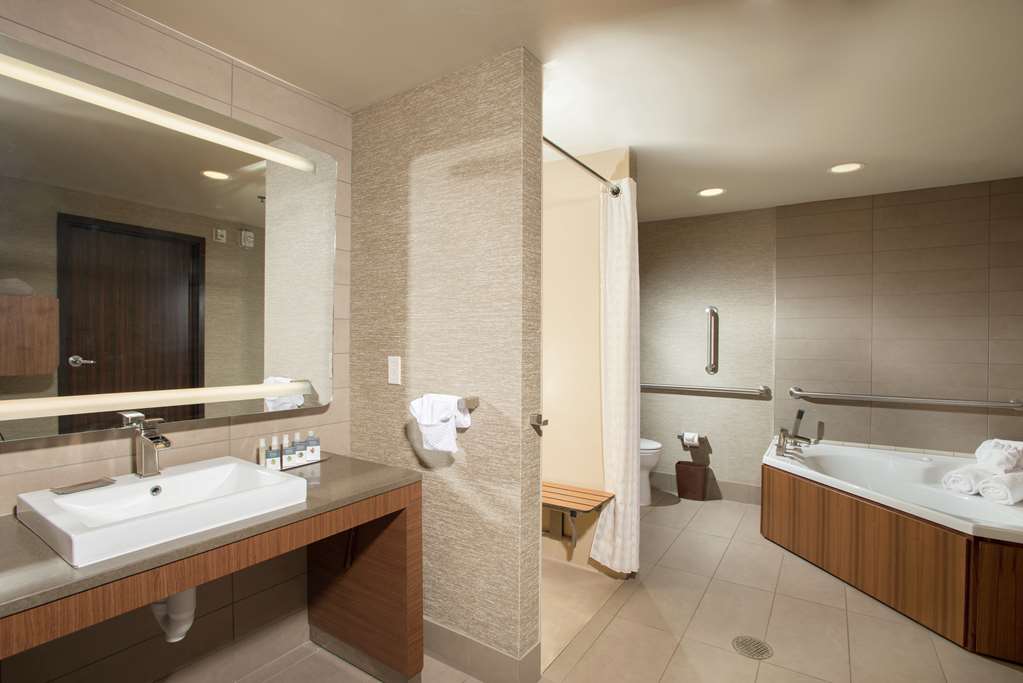 Фото The Broadway Columbia - a DoubleTree by Hilton