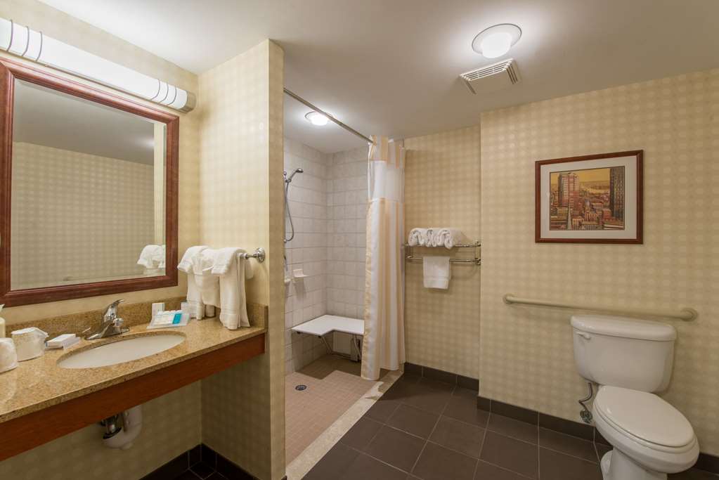 Фото Hilton Garden Inn Manchester Downtown