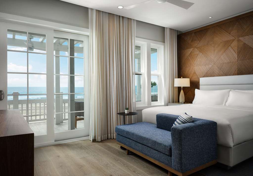 Фото Beach Village at The Del, Curio Collection by Hilton