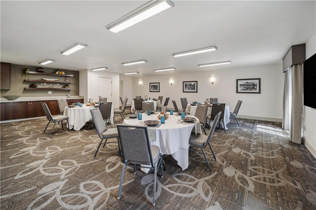 Фото Best Western Plus Hilltop Inn