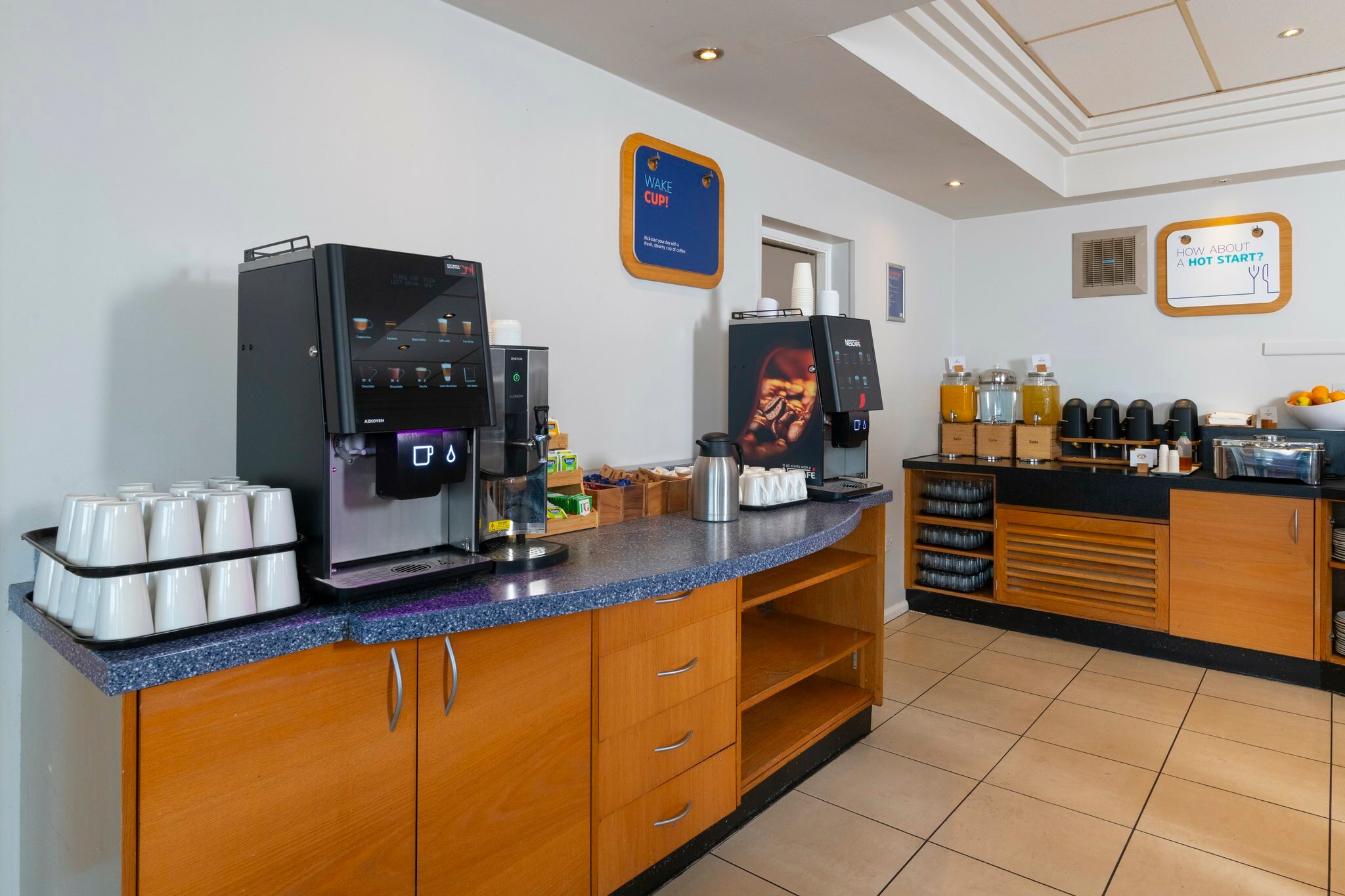 Фото Holiday Inn Express London Chingford