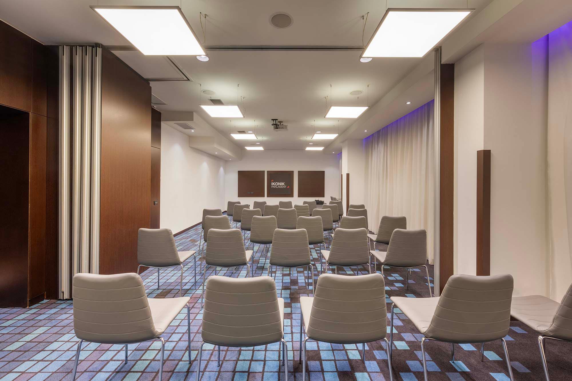 Фото Ikonik Parlament