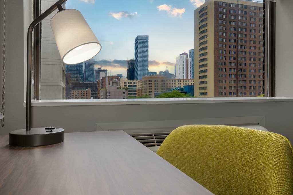 Фото Hampton Inn & Suites by Hilton Toronto Downtown