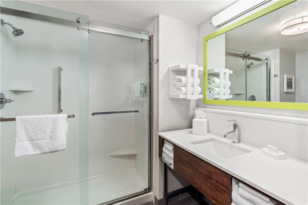 Фото Hampton Inn & Suites Lathrop