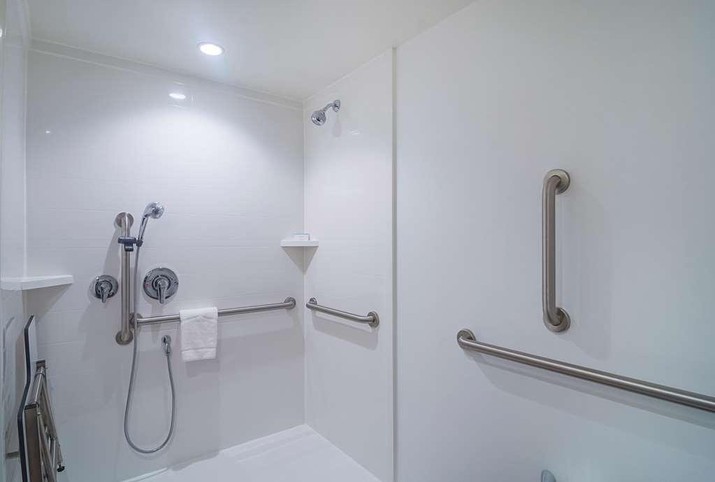 Фото Hampton Inn Chicago North Loyola Station