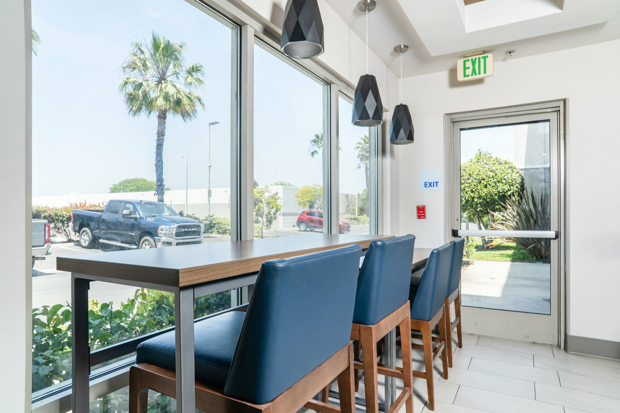 Фото Holiday Inn Express & Suites San Diego Otay Mesa