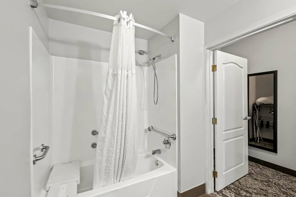 Фото Best Western Plus Fort Wayne Inn & Suites North