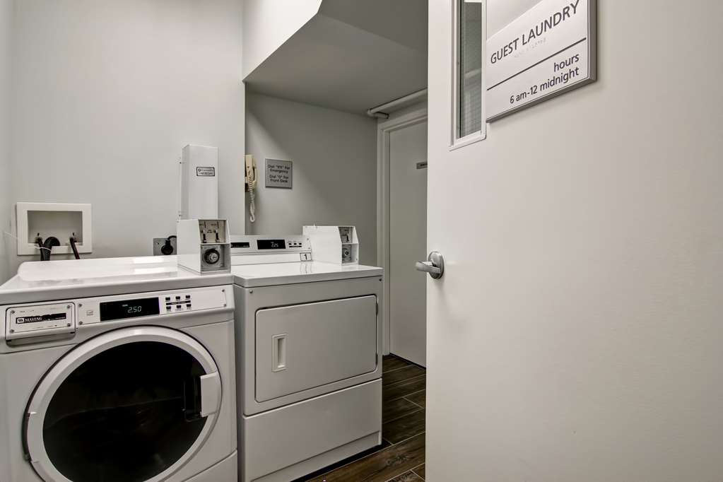 Фото Hampton Inn & Suites by Hilton Calgary Airport