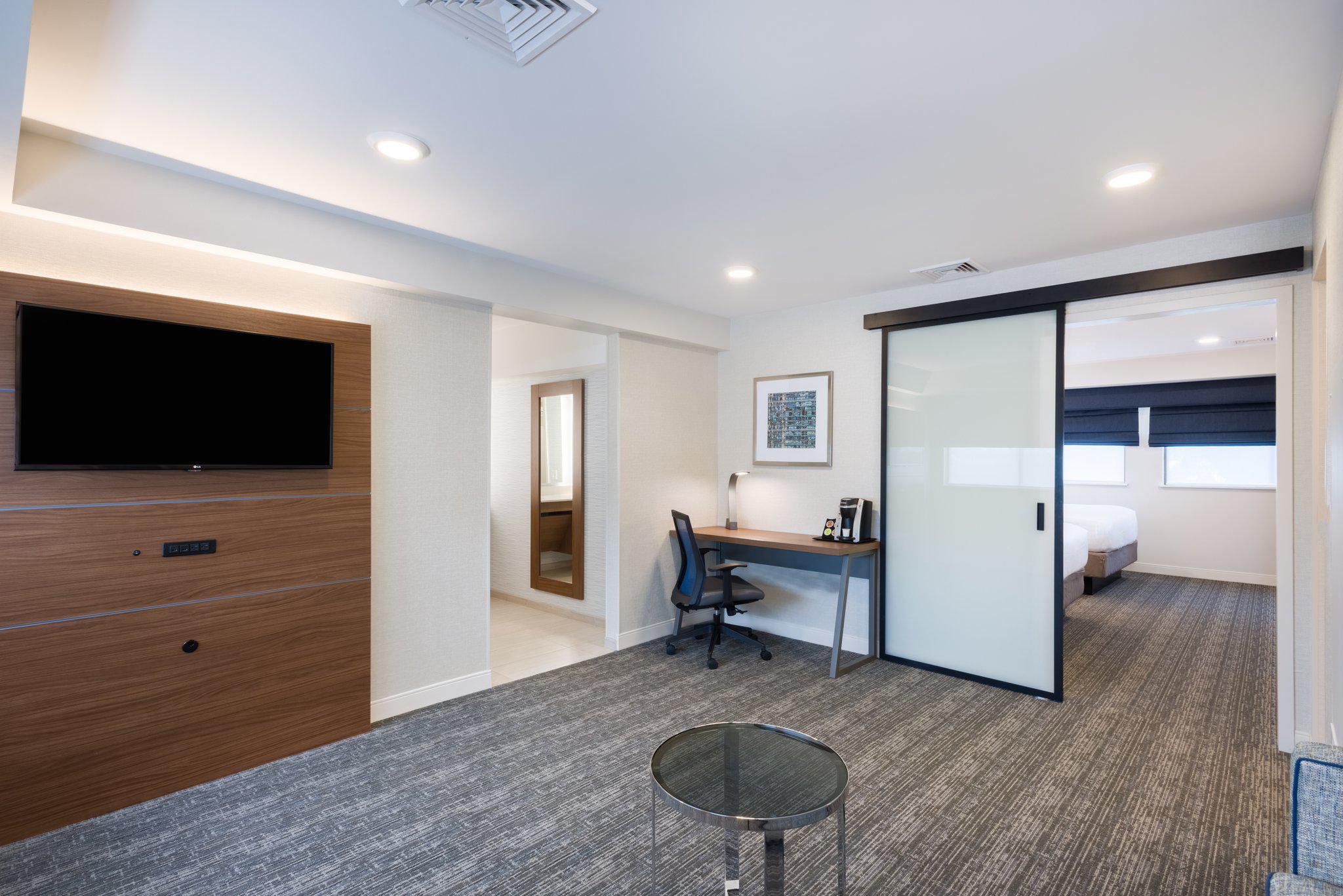 Фото Holiday Inn Express Boston - Waltham, an Ihg Hotel