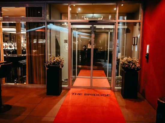 Фото The Bridgge Grand Boutique Hotel