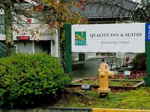 Гостиница Quality Inn & Suites Bainbridge Island