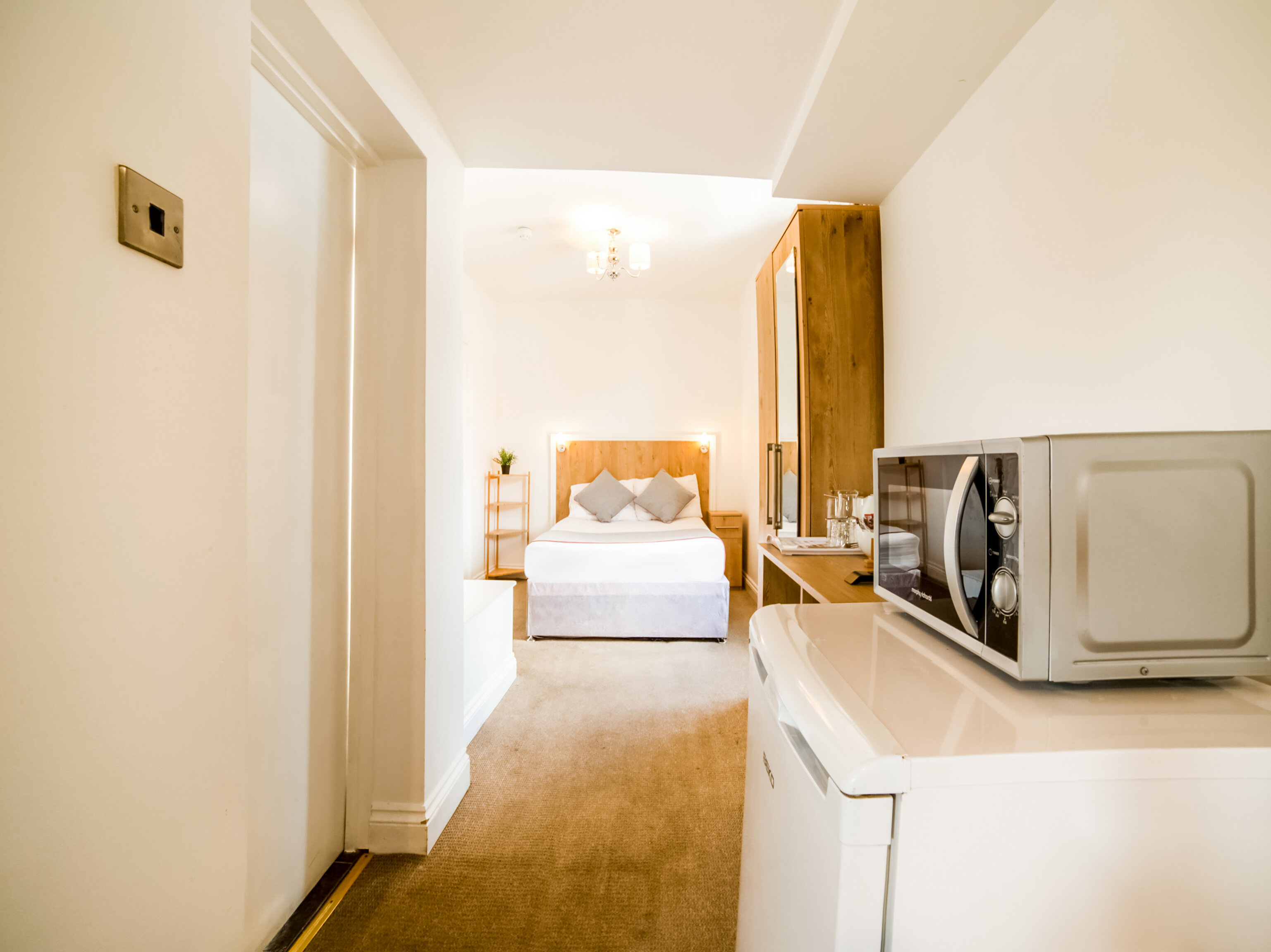 Фото Oyo TamTam Acton Hotel