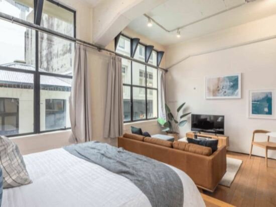 Apartments Central stylish studio in Cbd by Zodiak Stays, Auckland, photo