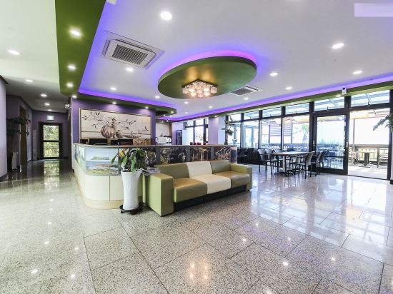 Фото Jeju Bunker Hotel & Resort