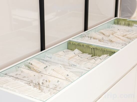 Фото Brackets Hotel Osaka Hommachi