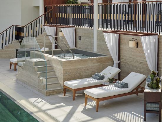 Фото Jumeirah Carlton Tower