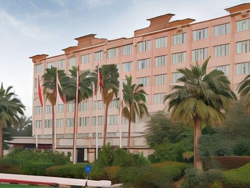 Гостиница Coral Beach Resort Sharjah в Аджмане