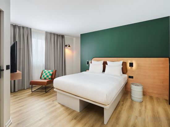 Фото Moxy Paris Bastille France